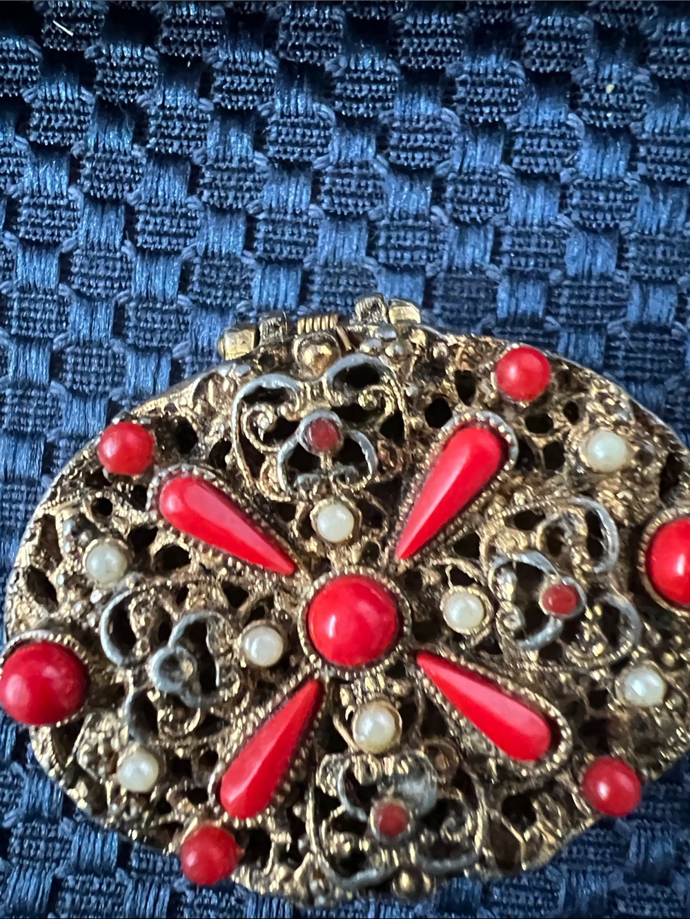Vintage-Inspired Gold Filigree with Coral  and  Accents Pillbox